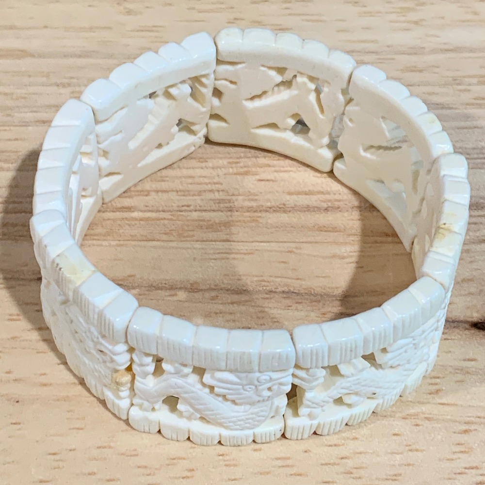 Vintage Asian Carved Dragon Stretch Bracelet Off-White Faux Bone Resin‎ Bangle